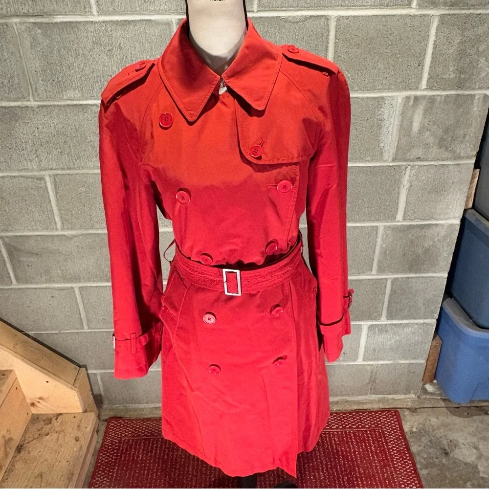 Burberry trench coat. - Picture 2 of 16